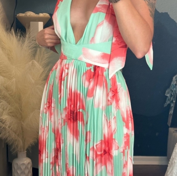 Floral Maxi Dress NWT S Plumeria print - Picture 4 of 6